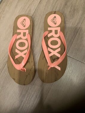 Brand new Roxy sandals size 7